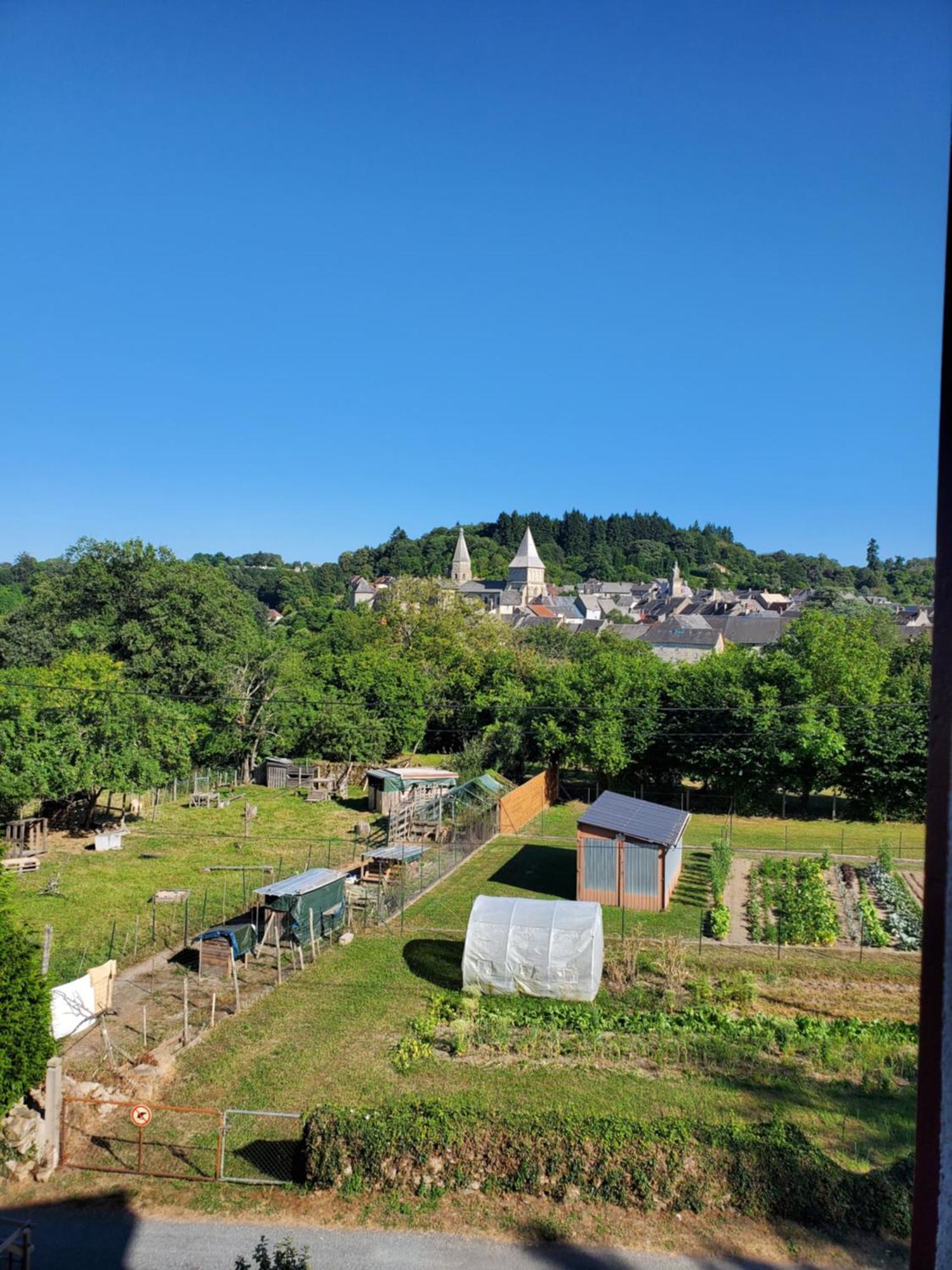 Aux Cieux Lägenhet Bénévent-lʼAbbaye Exteriör bild