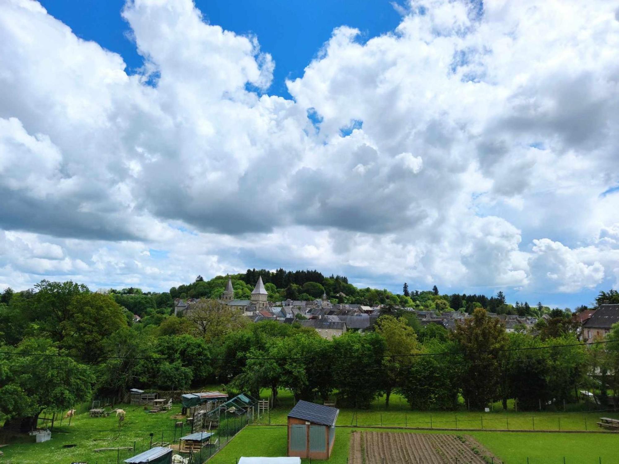Aux Cieux Lägenhet Bénévent-lʼAbbaye Exteriör bild