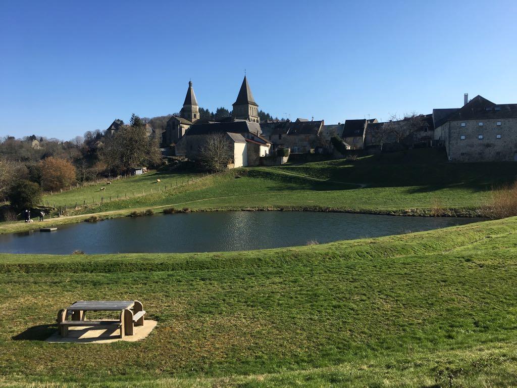Aux Cieux Lägenhet Bénévent-lʼAbbaye Exteriör bild